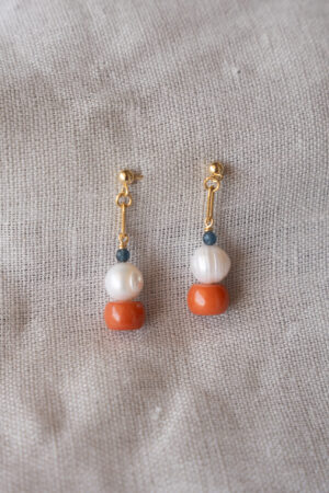 Pendiente blanco/ naranja